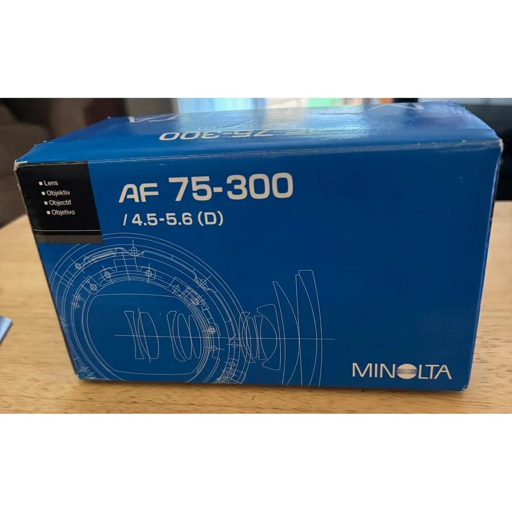 Minolta AF 75-300 4.5-5.6D zoom lens